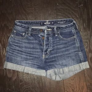 Hollister High-rise Boyfriend Short - Size 25